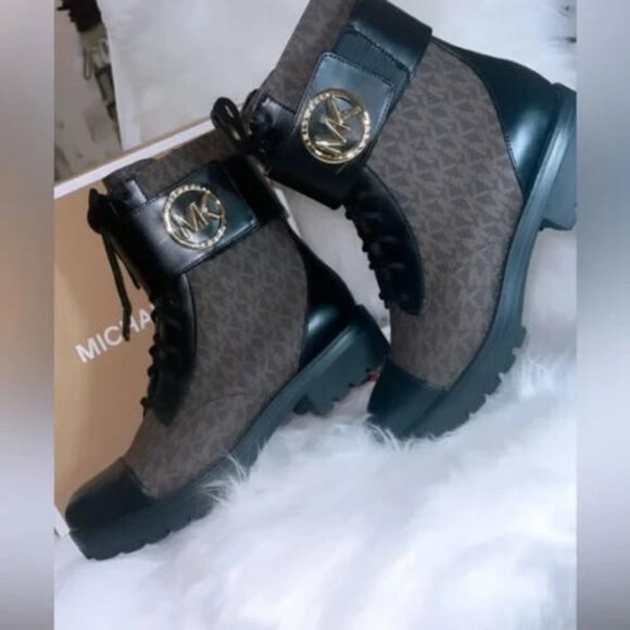 $ 345 Michael Kors TATUM BOOT - Picture 1 of 8